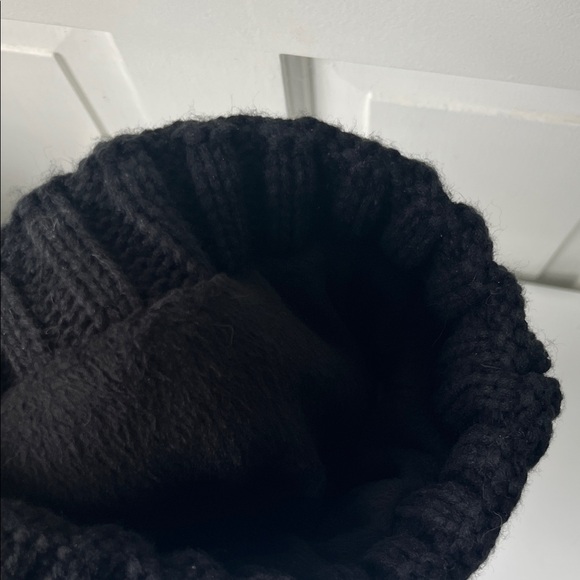 Black Cable Knit Pom Winter Hat - Picture 3 of 5
